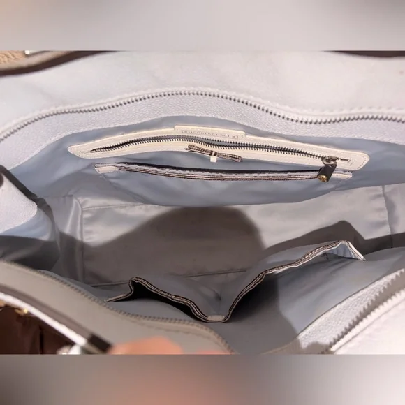 Henri Bendel “Carlyle” Purse 🤍 - Picture 5 of 5